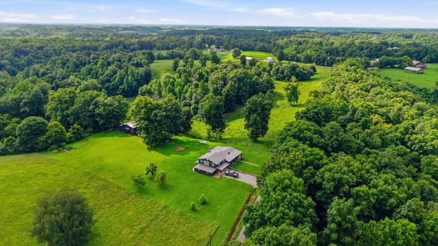 745 Lois Ridge Rd, Lynchburg, TN 37352