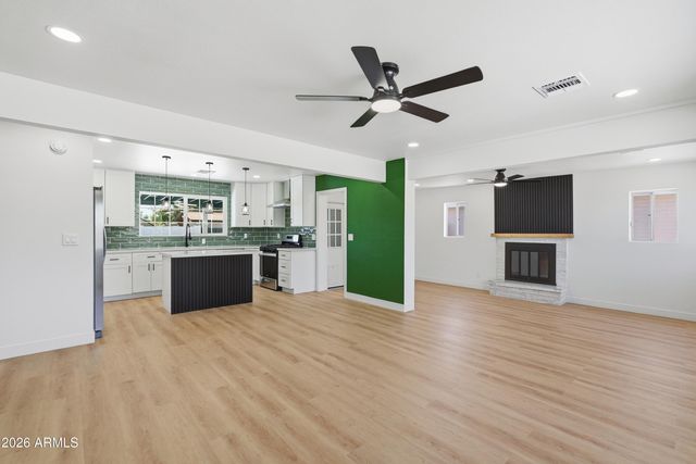 3327 W WETHERSFIELD Road, Phoenix, AZ 85029