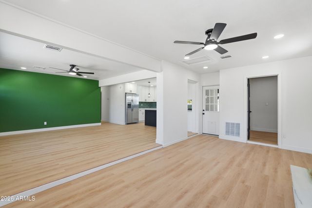 3327 W WETHERSFIELD Road, Phoenix, AZ 85029