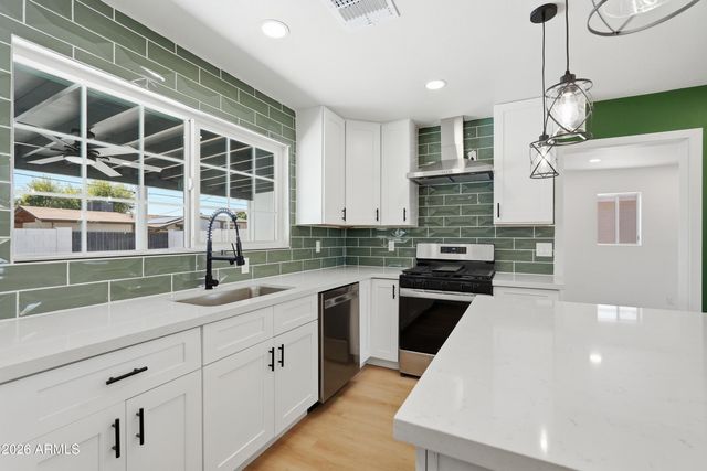 3327 W WETHERSFIELD Road, Phoenix, AZ 85029