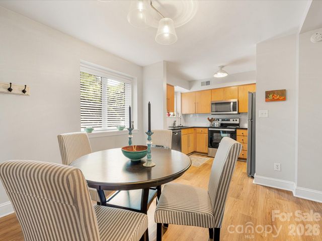 229 N Dotger Avenue E16, Charlotte, NC 28207