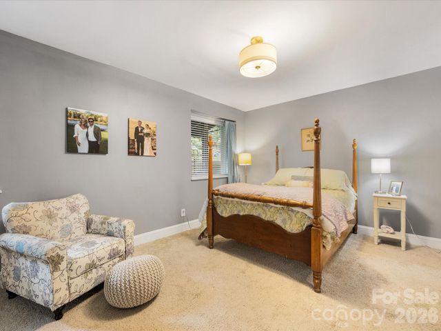 229 N Dotger Avenue E16, Charlotte, NC 28207