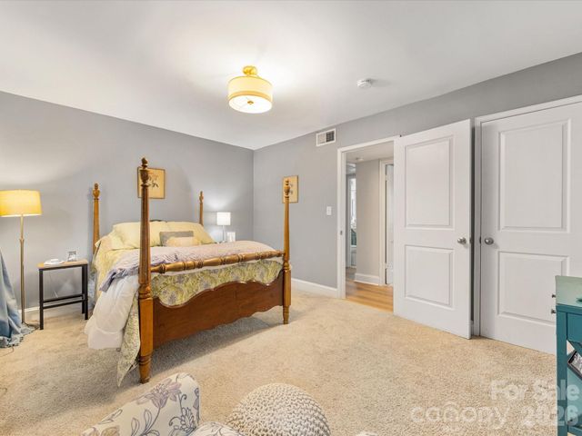 229 N Dotger Avenue E16, Charlotte, NC 28207