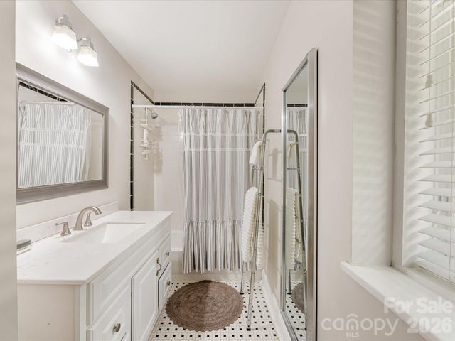 229 N Dotger Avenue E16, Charlotte, NC 28207