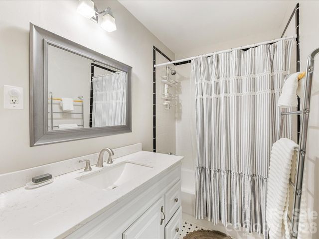 229 N Dotger Avenue E16, Charlotte, NC 28207