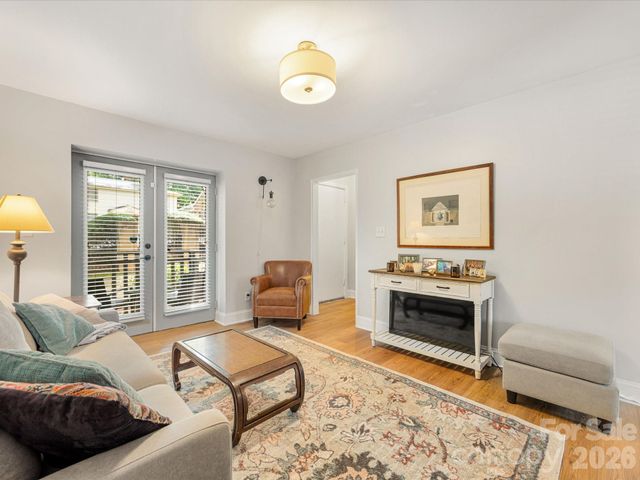 229 N Dotger Avenue E16, Charlotte, NC 28207