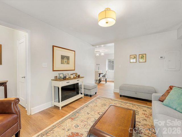 229 N Dotger Avenue E16, Charlotte, NC 28207