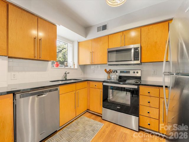 229 N Dotger Avenue E16, Charlotte, NC 28207