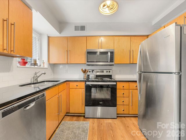 229 N Dotger Avenue E16, Charlotte, NC 28207