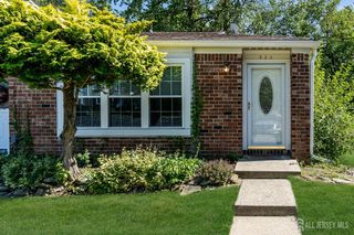 226 Chaucer Court, Old Bridge, NJ 08857