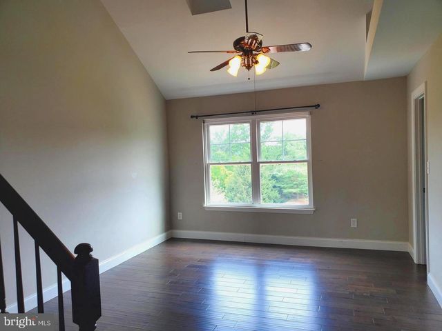 3983 HARTLAKE ST, Woodbridge, VA 22192