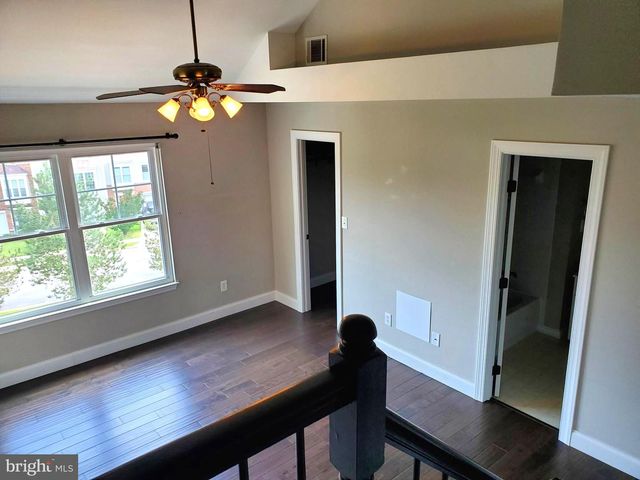 3983 HARTLAKE ST, Woodbridge, VA 22192