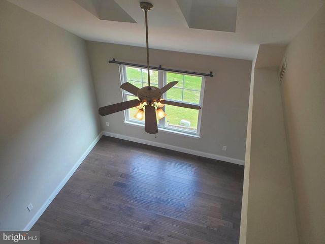 3983 HARTLAKE ST, Woodbridge, VA 22192