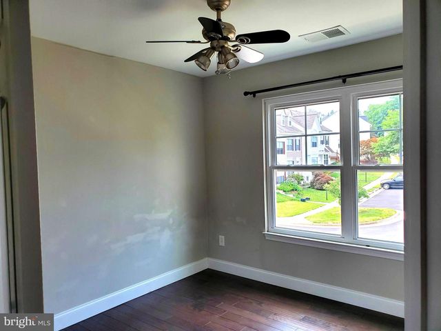 3983 HARTLAKE ST, Woodbridge, VA 22192