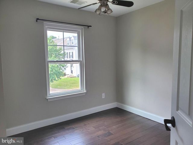 3983 HARTLAKE ST, Woodbridge, VA 22192