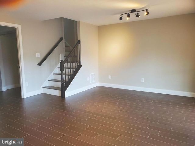 3983 HARTLAKE ST, Woodbridge, VA 22192