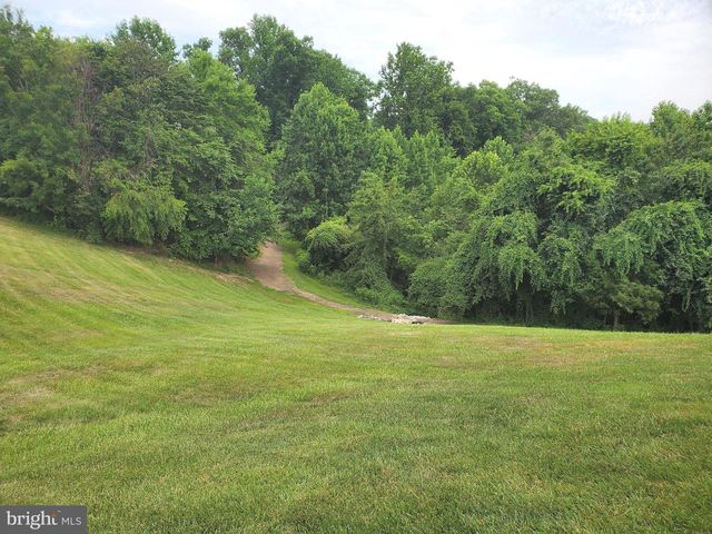 3983 HARTLAKE ST, Woodbridge, VA 22192