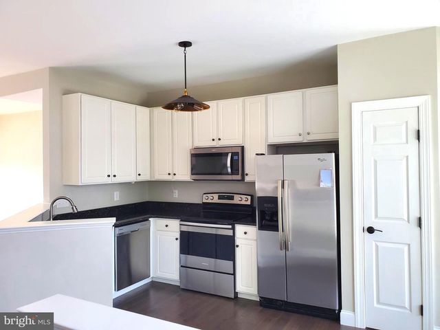 3983 HARTLAKE ST, Woodbridge, VA 22192