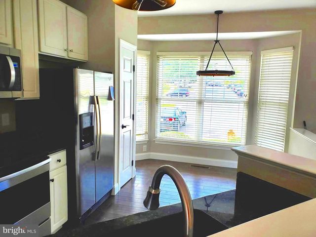 3983 HARTLAKE ST, Woodbridge, VA 22192
