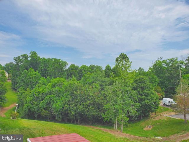 3983 HARTLAKE ST, Woodbridge, VA 22192