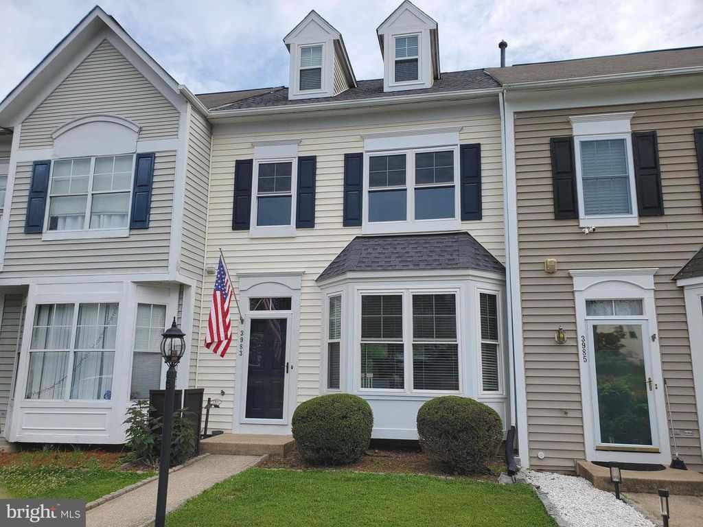 3983 HARTLAKE ST, Woodbridge, VA 22192