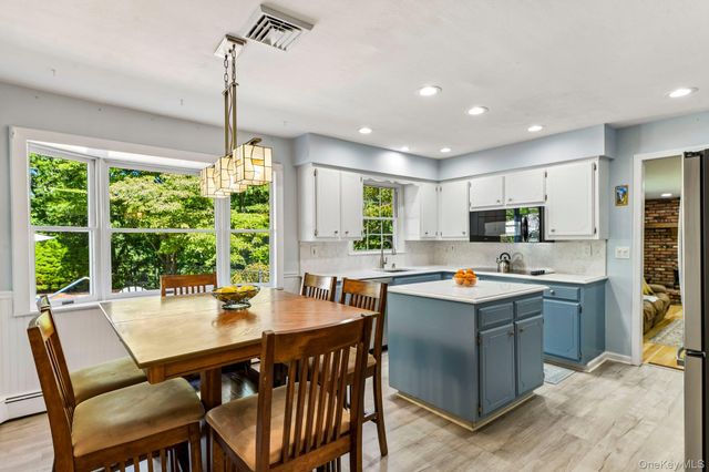 15 Fox Road, East Setauket, NY 11733