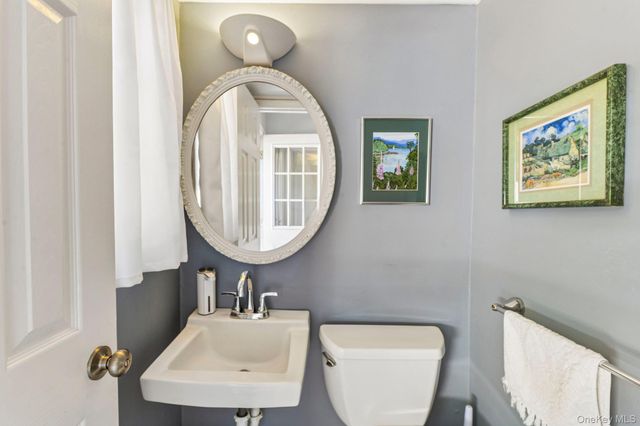 15 Fox Road, East Setauket, NY 11733