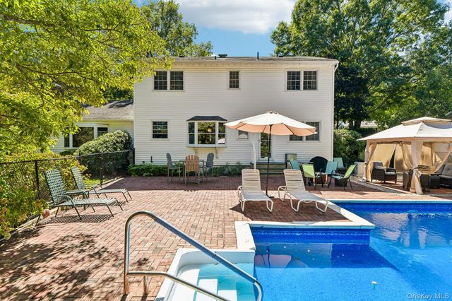 15 Fox Road, East Setauket, NY 11733