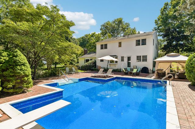 15 Fox Road, East Setauket, NY 11733