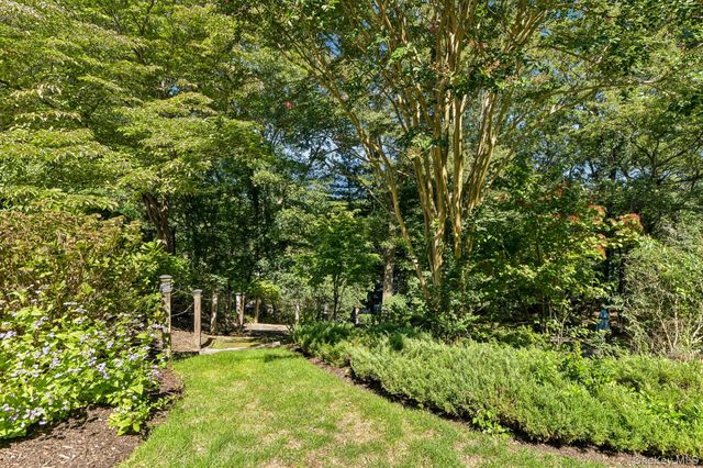 15 Fox Road, East Setauket, NY 11733