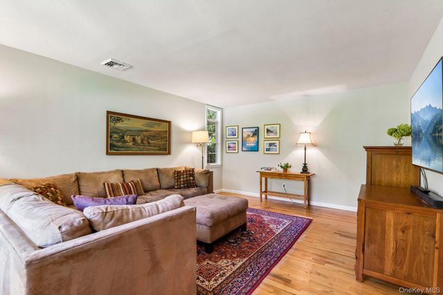 15 Fox Road, East Setauket, NY 11733