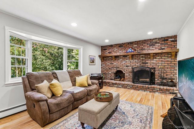 15 Fox Road, East Setauket, NY 11733