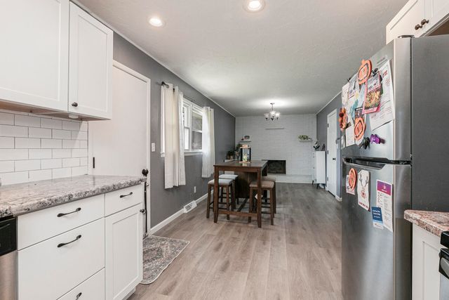 908 W Broadmoor Street, Springfield, MO 65807