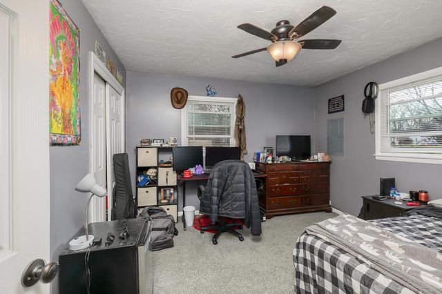 908 W Broadmoor Street, Springfield, MO 65807