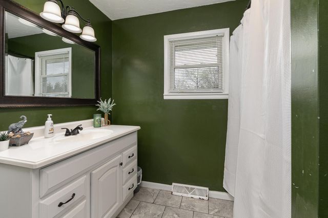 908 W Broadmoor Street, Springfield, MO 65807