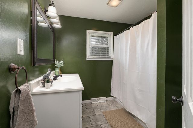 908 W Broadmoor Street, Springfield, MO 65807