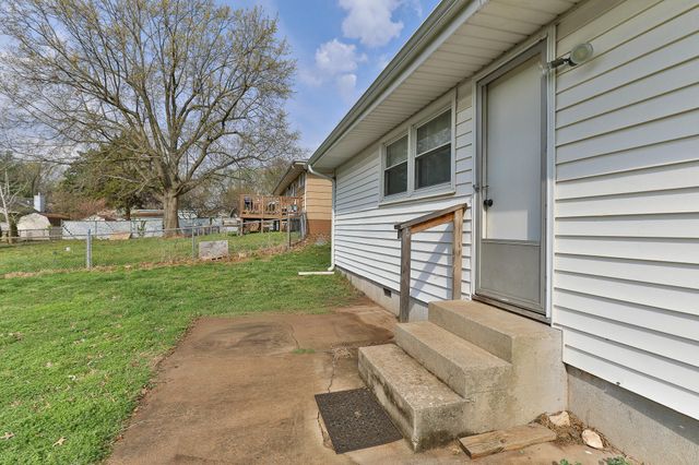 908 W Broadmoor Street, Springfield, MO 65807