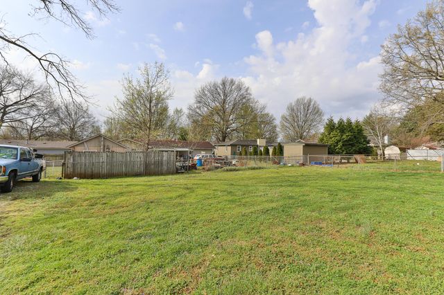 908 W Broadmoor Street, Springfield, MO 65807