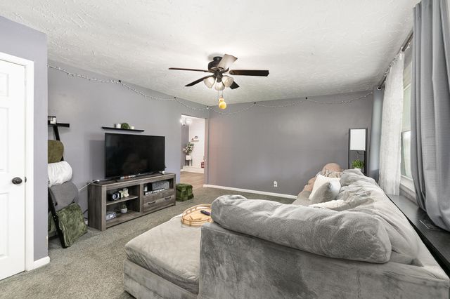 908 W Broadmoor Street, Springfield, MO 65807