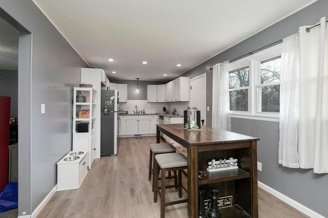 908 W Broadmoor Street, Springfield, MO 65807