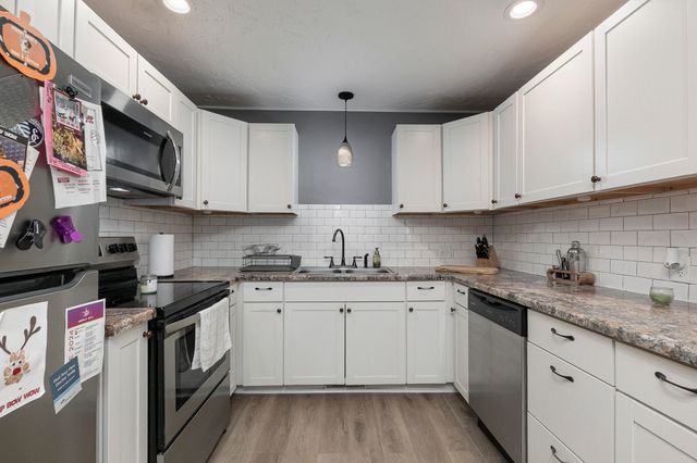 908 W Broadmoor Street, Springfield, MO 65807