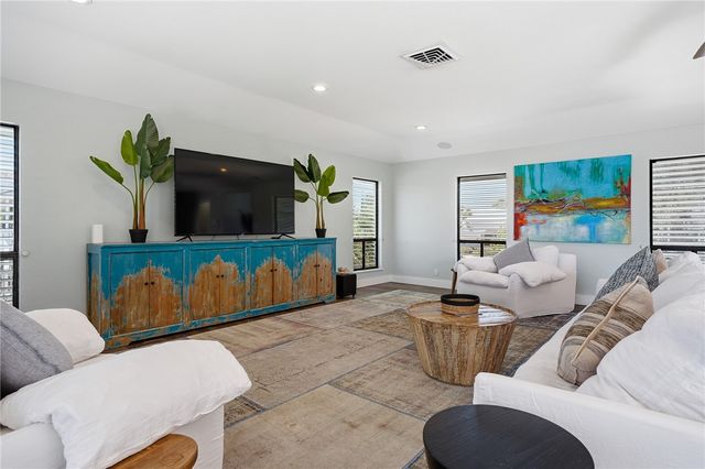 30 Bahama Dr, Rockport, TX 78382