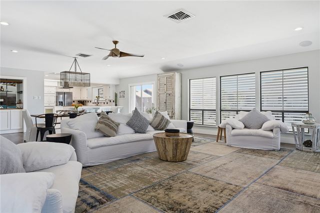 30 Bahama Dr, Rockport, TX 78382