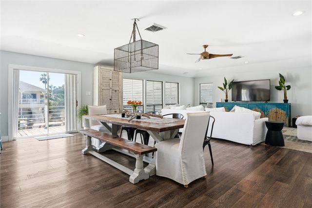 30 Bahama Dr, Rockport, TX 78382