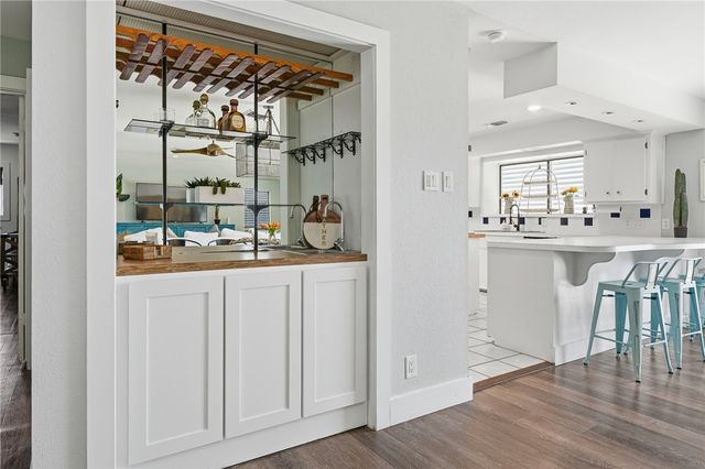 30 Bahama Dr, Rockport, TX 78382