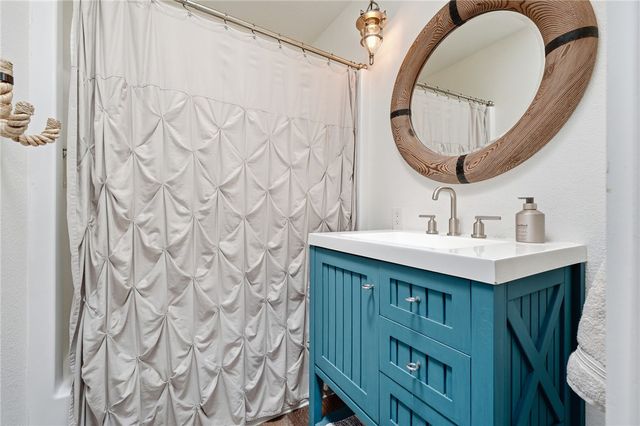 30 Bahama Dr, Rockport, TX 78382