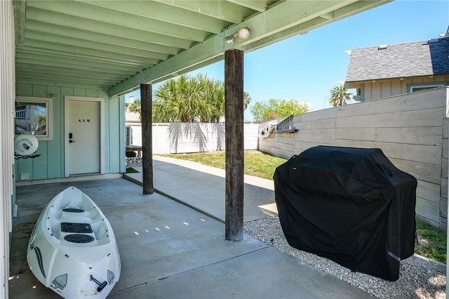 30 Bahama Dr, Rockport, TX 78382