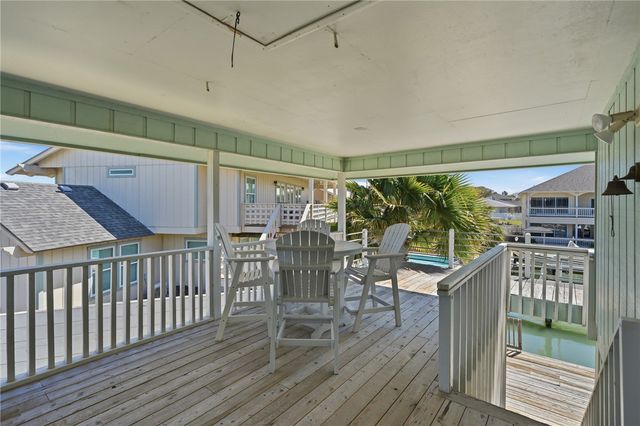 30 Bahama Dr, Rockport, TX 78382