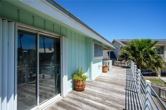 30 Bahama Dr, Rockport, TX 78382