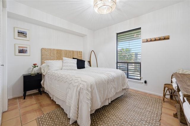 30 Bahama Dr, Rockport, TX 78382